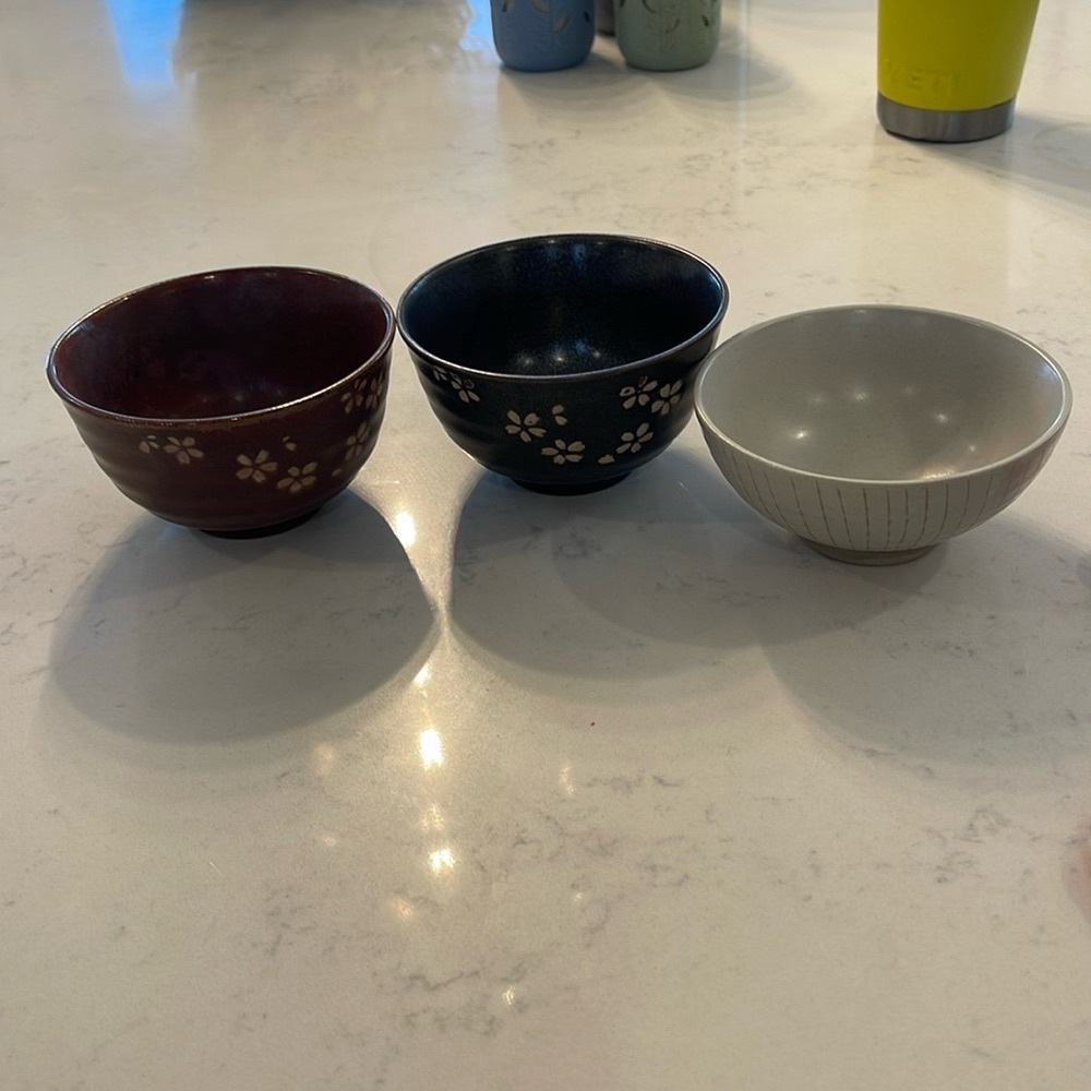 Set of 3 small bowls